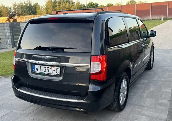 Chrysler Town &amp; Country cena 51900 przebieg: 185000, rok produkcji 2012 z Sochaczew małe 106